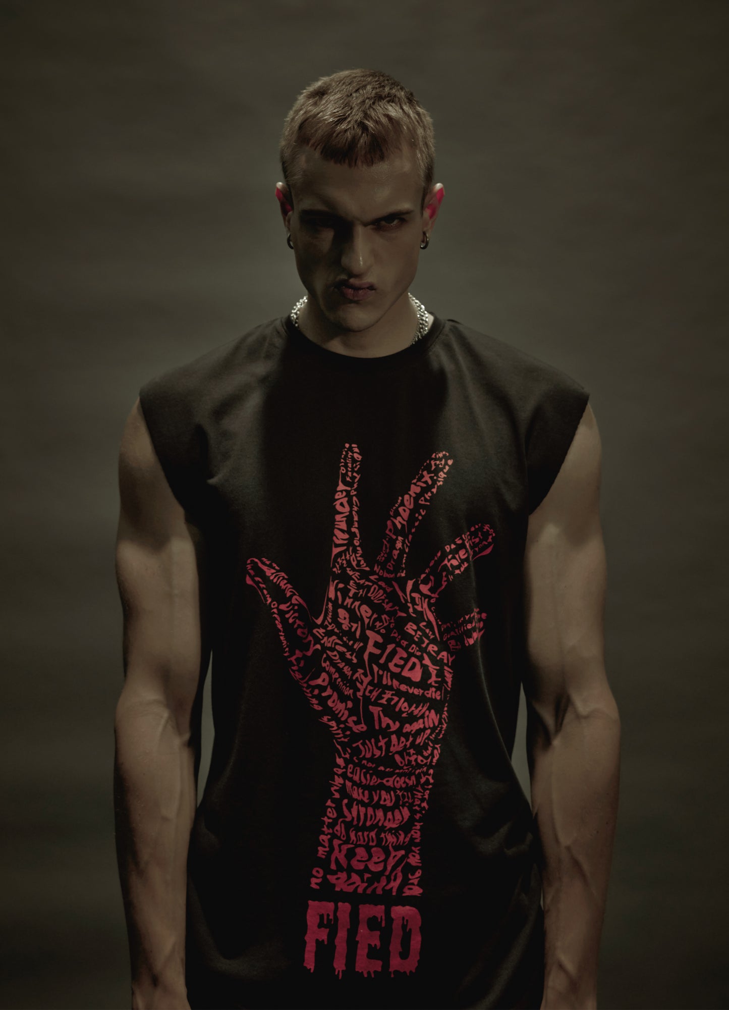 FIED UNYIELDING SLEEVELESS T-SHIRT