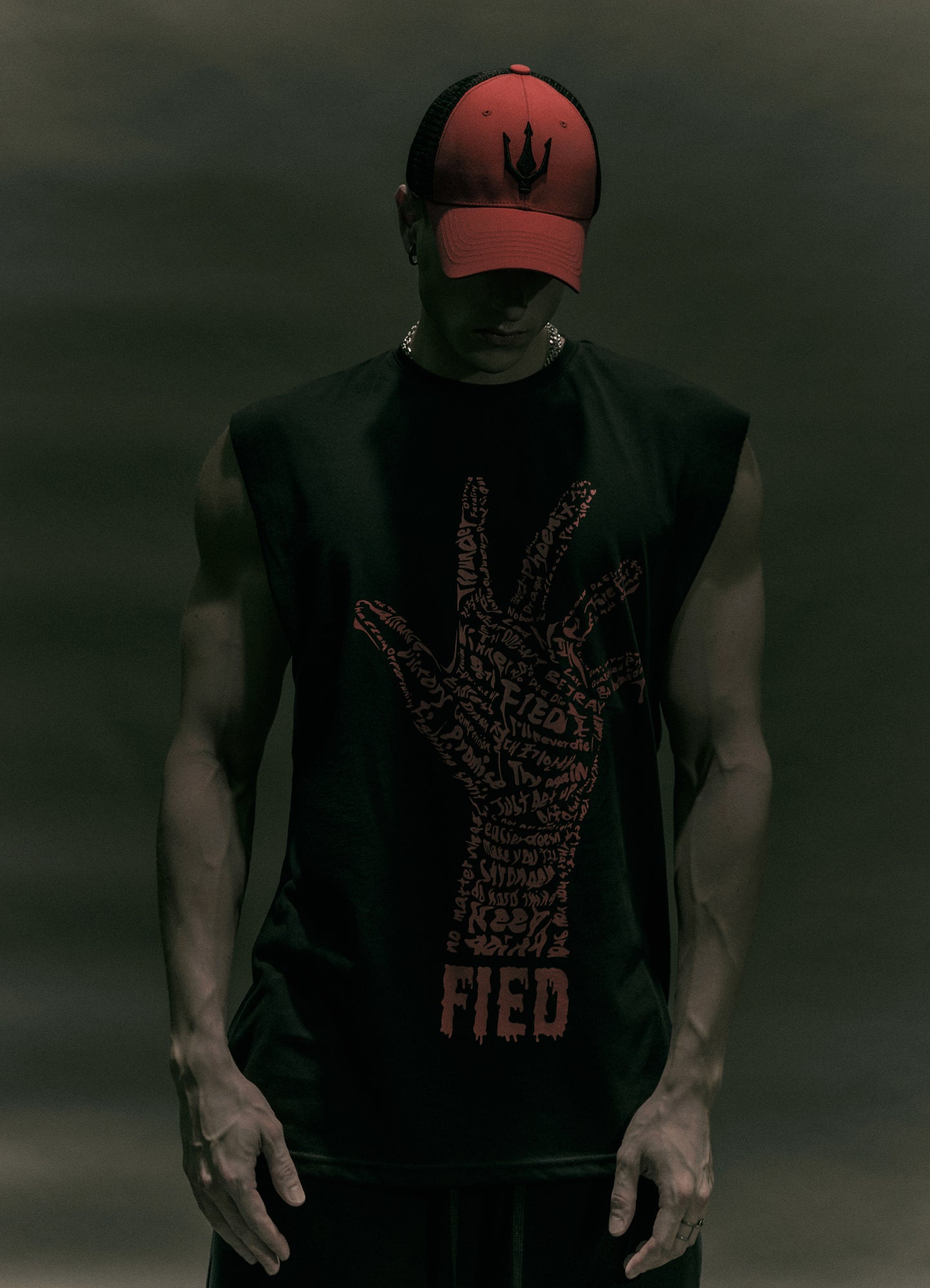 FIED UNYIELDING SLEEVELESS T-SHIRT